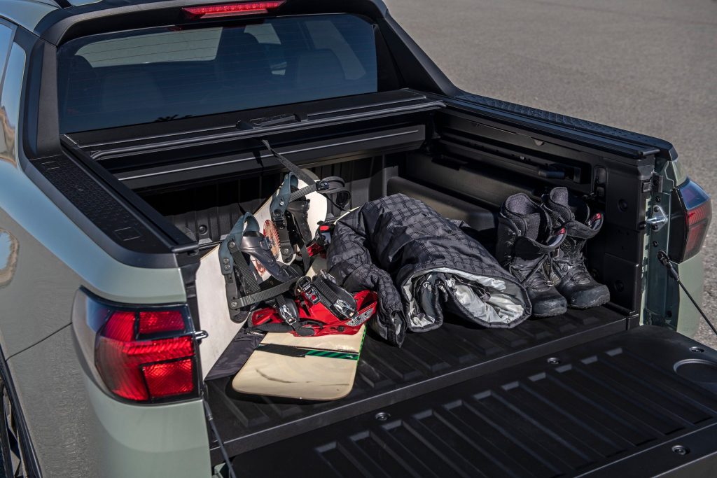 Ample storage space in the back of the 2022 Hyundai Santa Cruz pickup truck