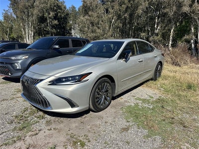 2025 Lexus ES 300h Ultra Luxury
