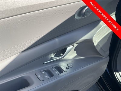 2023 Hyundai ELANTRA SE