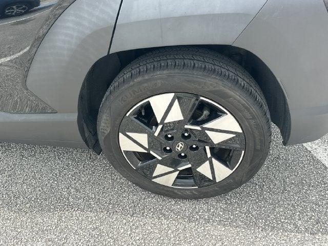 2025 Hyundai Kona SEL - Photo 11