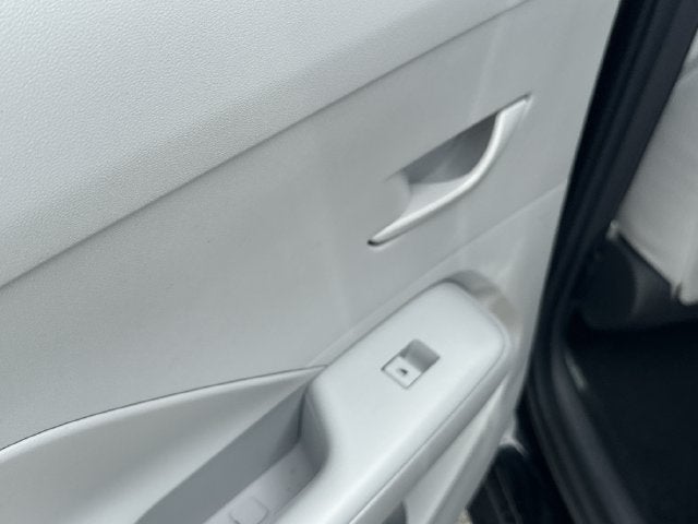 2025 Hyundai Kona SEL - Photo 13