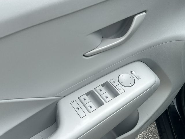 2025 Hyundai Kona SEL - Photo 15