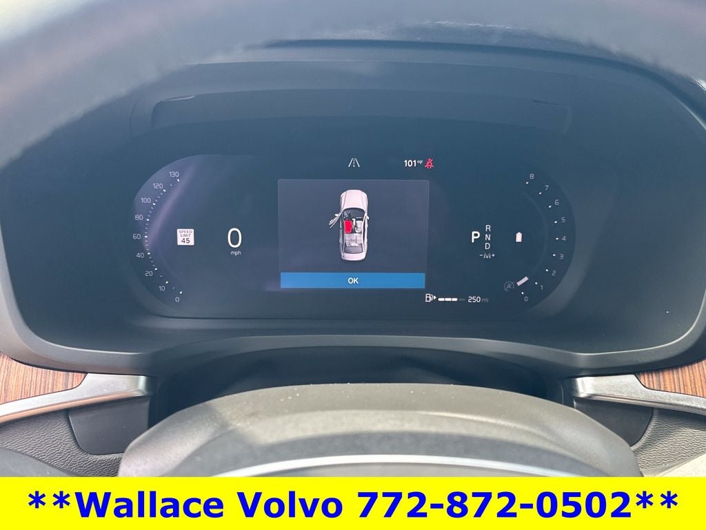 2023 Volvo S60 B5 Plus Dark Theme