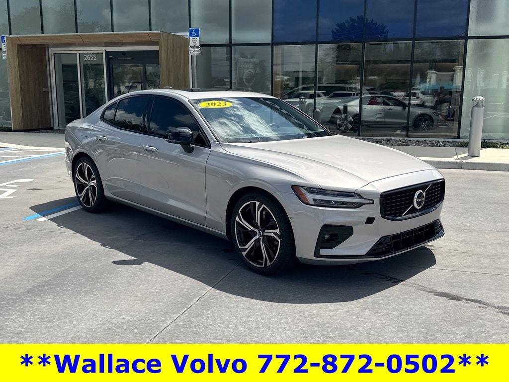 2023 Volvo S60 B5 Plus Dark Theme