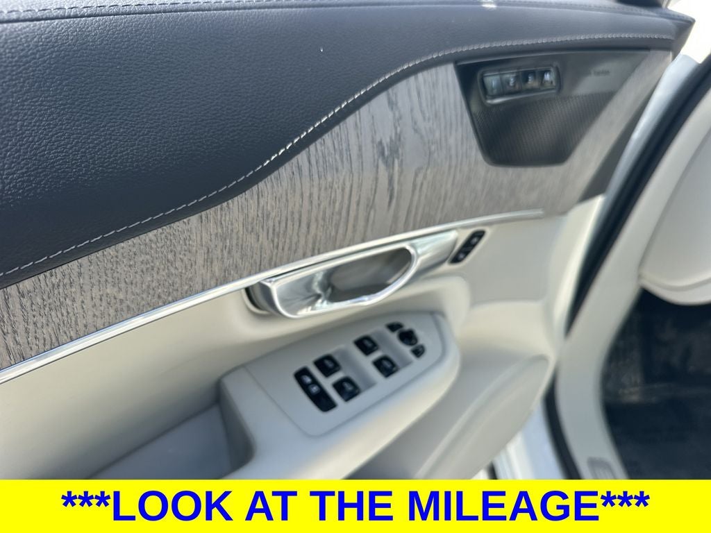 2025 Volvo XC90 B6 Ultra