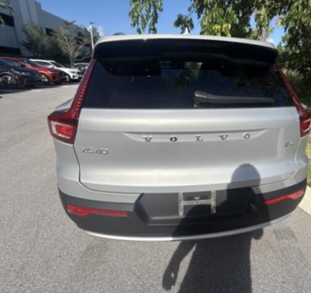 2023 Volvo XC40 B4 Plus Bright Theme