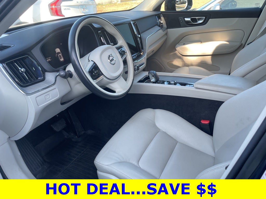 2023 Volvo XC60 B5 Plus Dark Theme