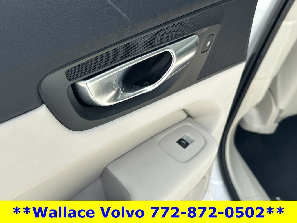 2024 Volvo XC60 B5 Plus Dark Theme