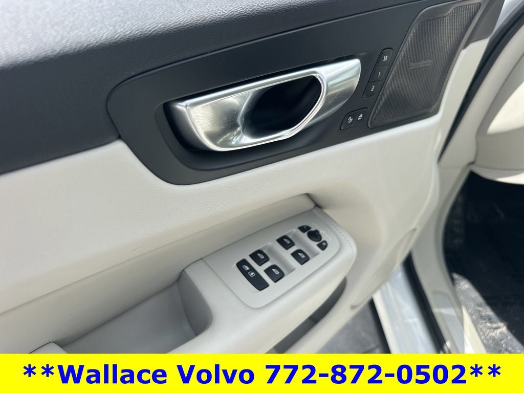2024 Volvo XC60 B5 Plus Dark Theme