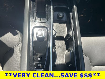 2023 Volvo XC60 B5 Plus Dark Theme