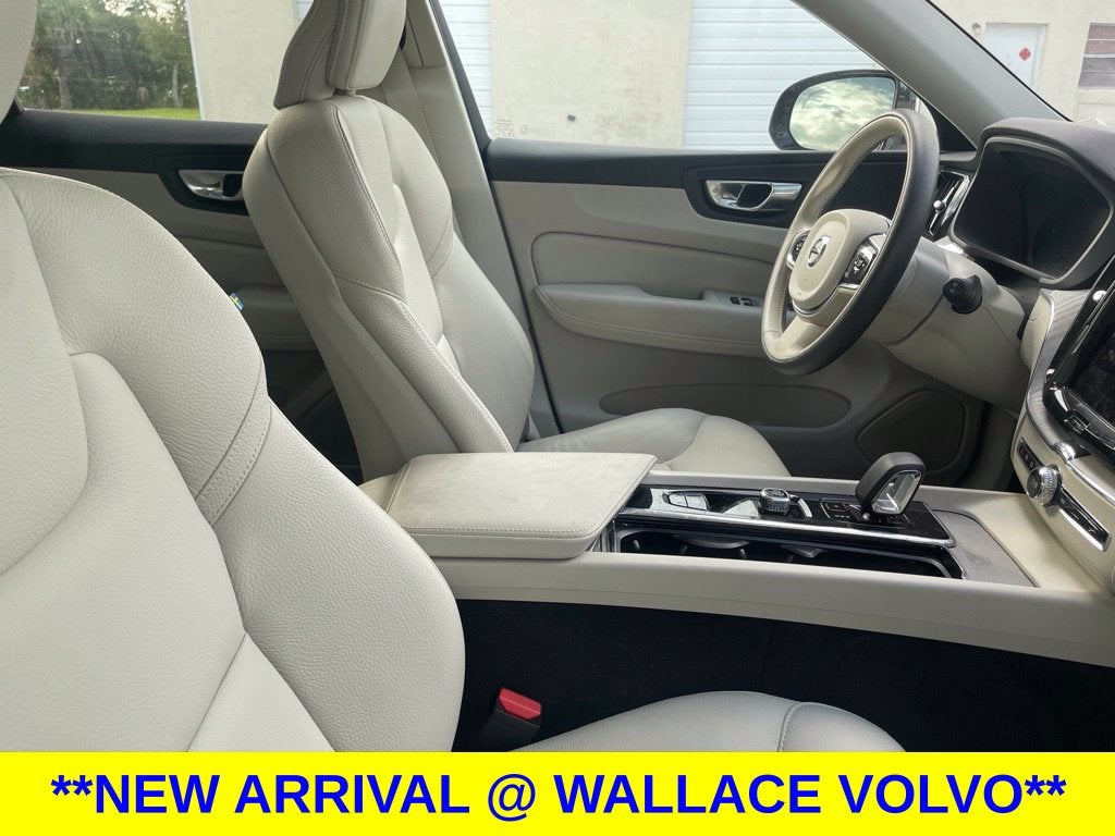 2024 Volvo XC60 B5 Plus Dark Theme