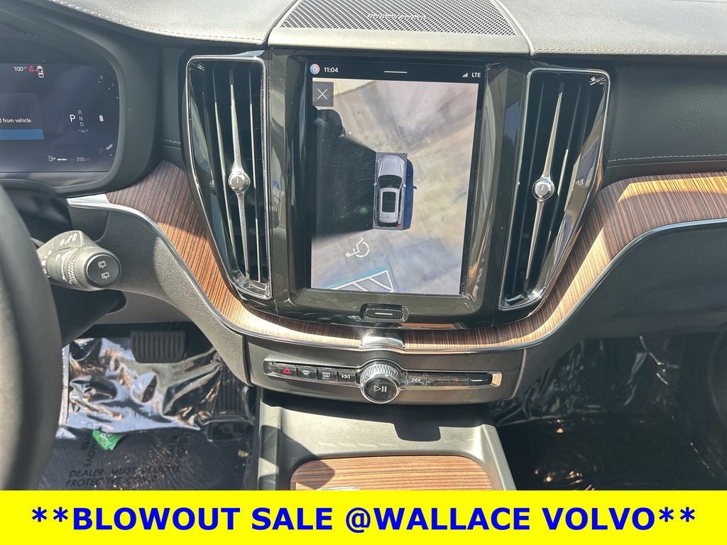 2024 Volvo XC60 B5 Ultimate Dark Theme