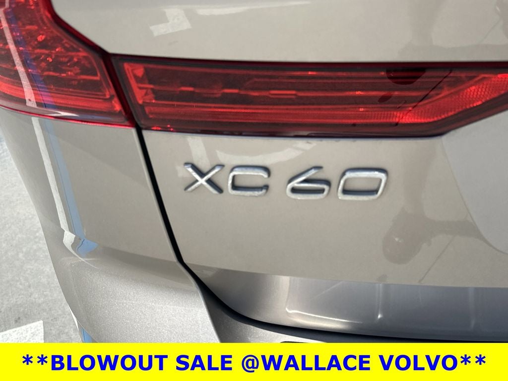 2024 Volvo XC60 B5 Ultimate Dark Theme