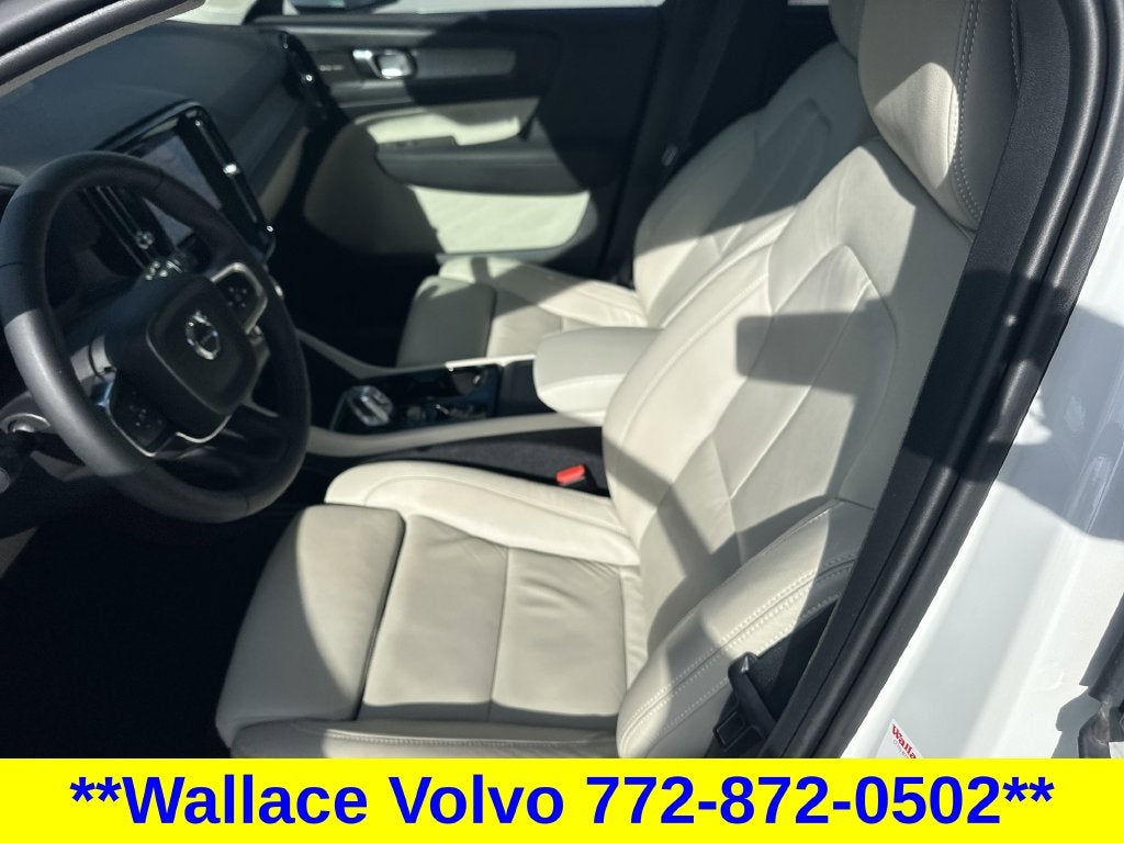 2024 Volvo XC40 B5 Plus Bright Theme