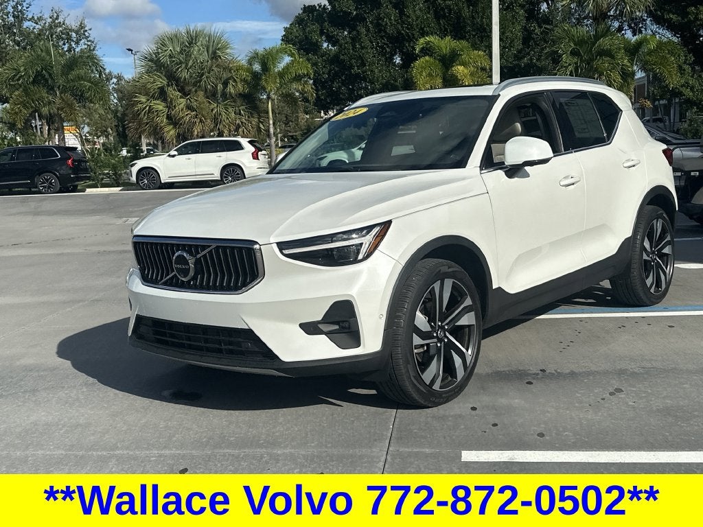 2024 Volvo XC40 B5 Plus Bright Theme
