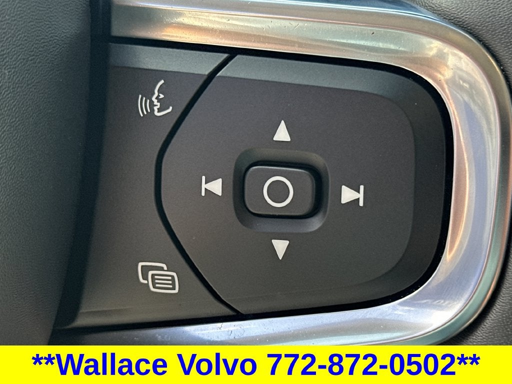 2024 Volvo XC40 B5 Plus Bright Theme