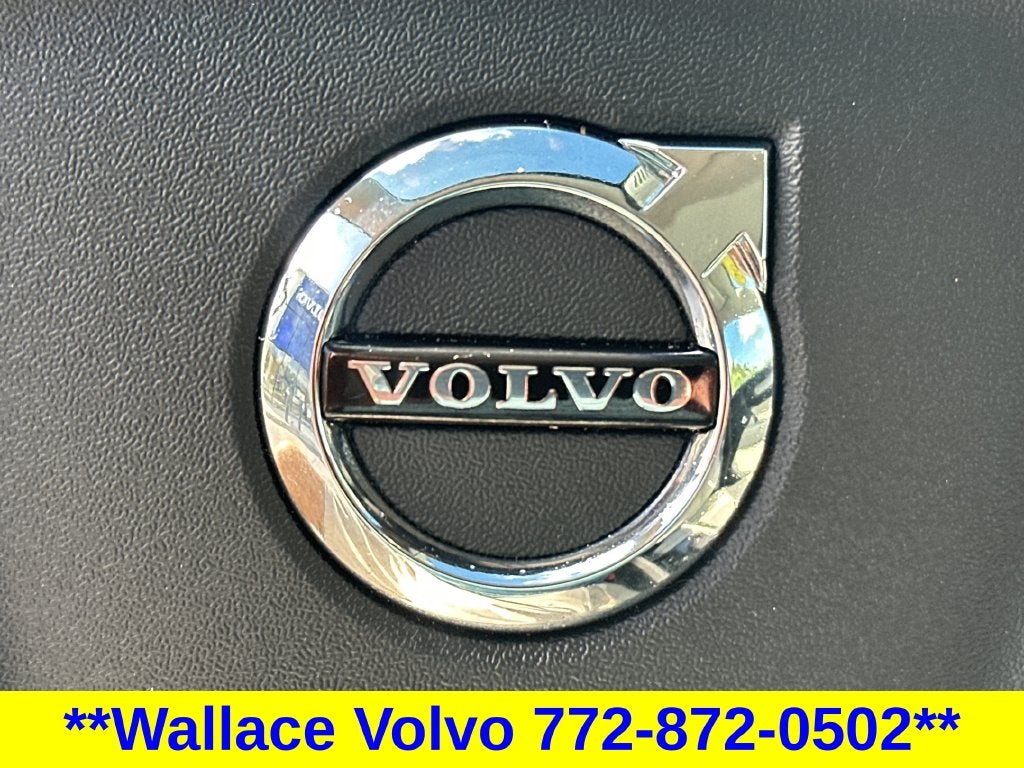 2024 Volvo XC40 B5 Plus Bright Theme