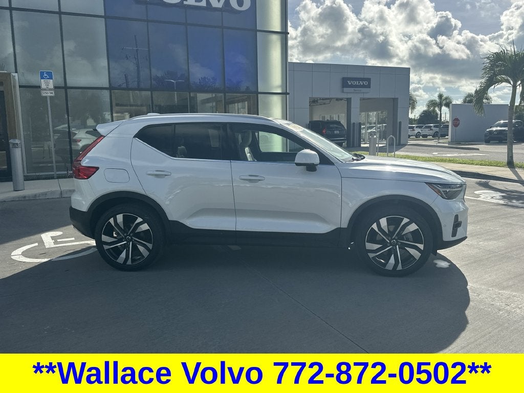 2024 Volvo XC40 B5 Plus Bright Theme