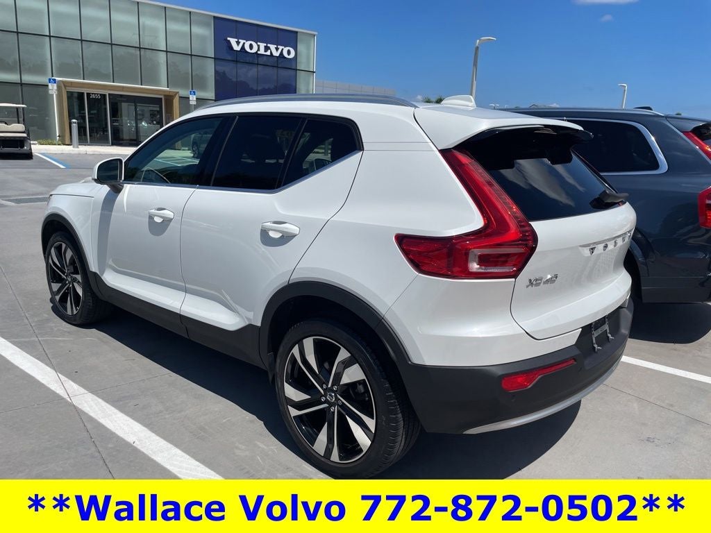 2023 Volvo XC40 B5 Plus Bright Theme