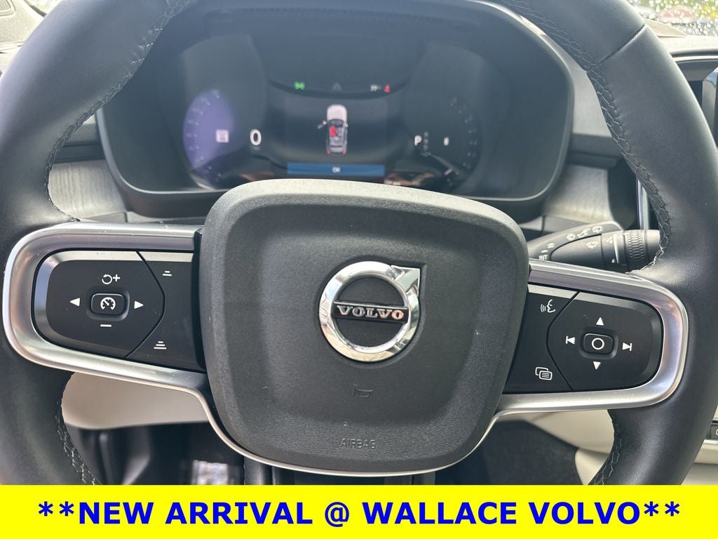 2023 Volvo XC40 B5 Plus Bright Theme