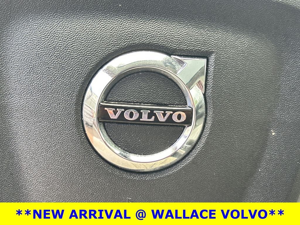 2023 Volvo XC40 B5 Plus Bright Theme