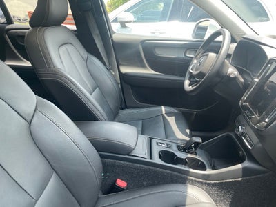 2025 Volvo XC40 B5 Core