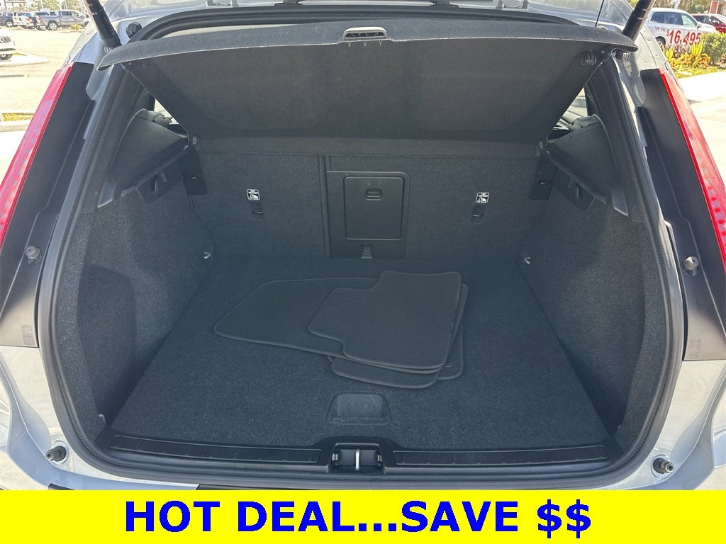 2025 Volvo XC40 B5 Core