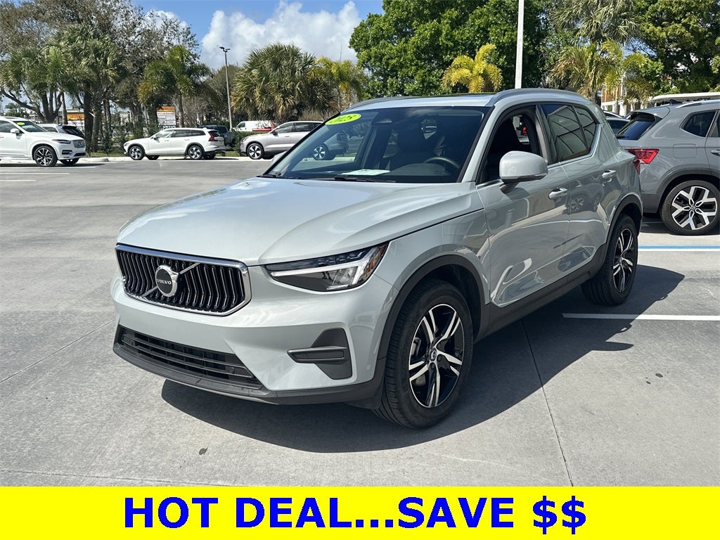 2025 Volvo XC40 B5 Core