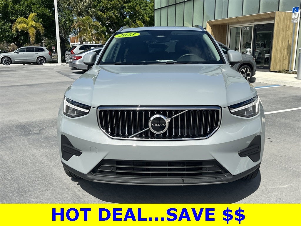 2025 Volvo XC40 B5 Core