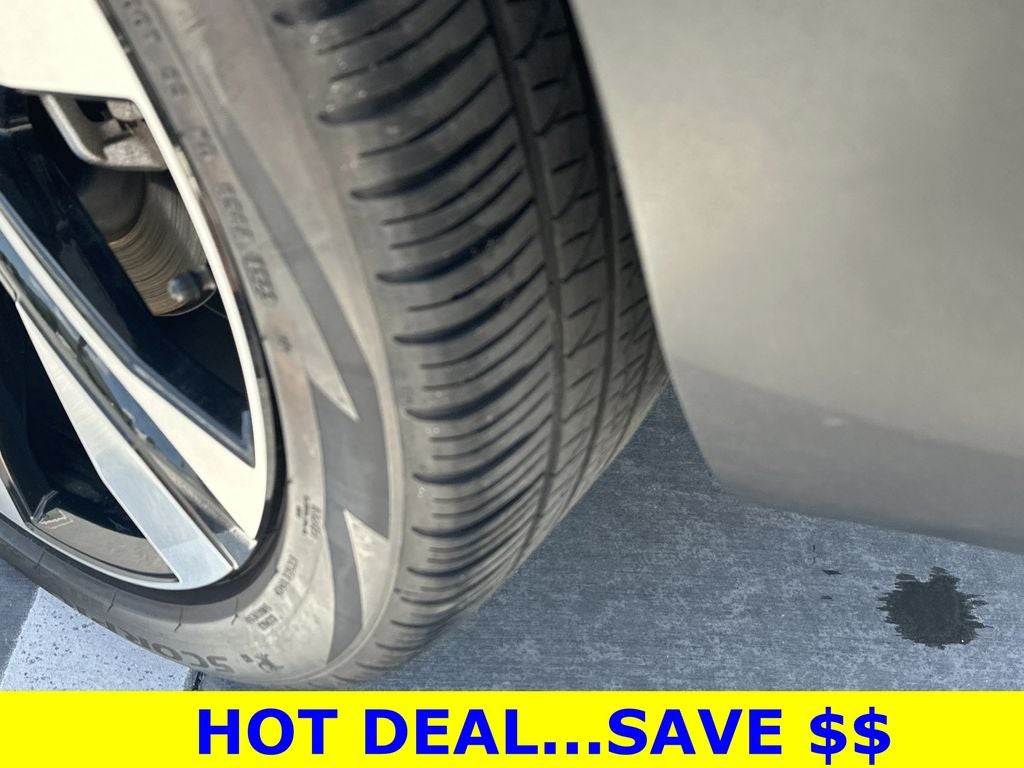 2024 Volvo XC40 B5 Plus Dark Theme