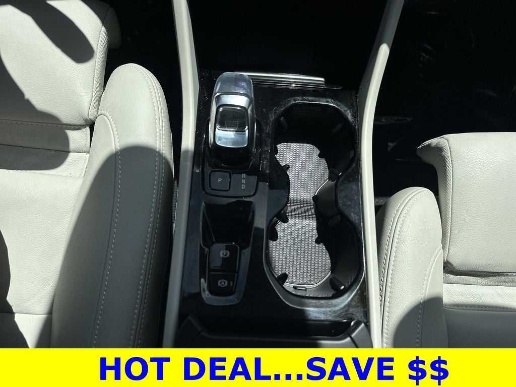 2024 Volvo XC40 B5 Plus Dark Theme