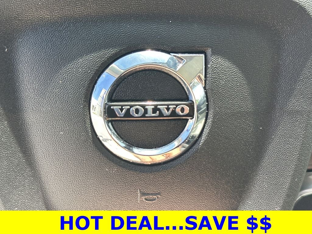 2024 Volvo XC40 B5 Plus Dark Theme