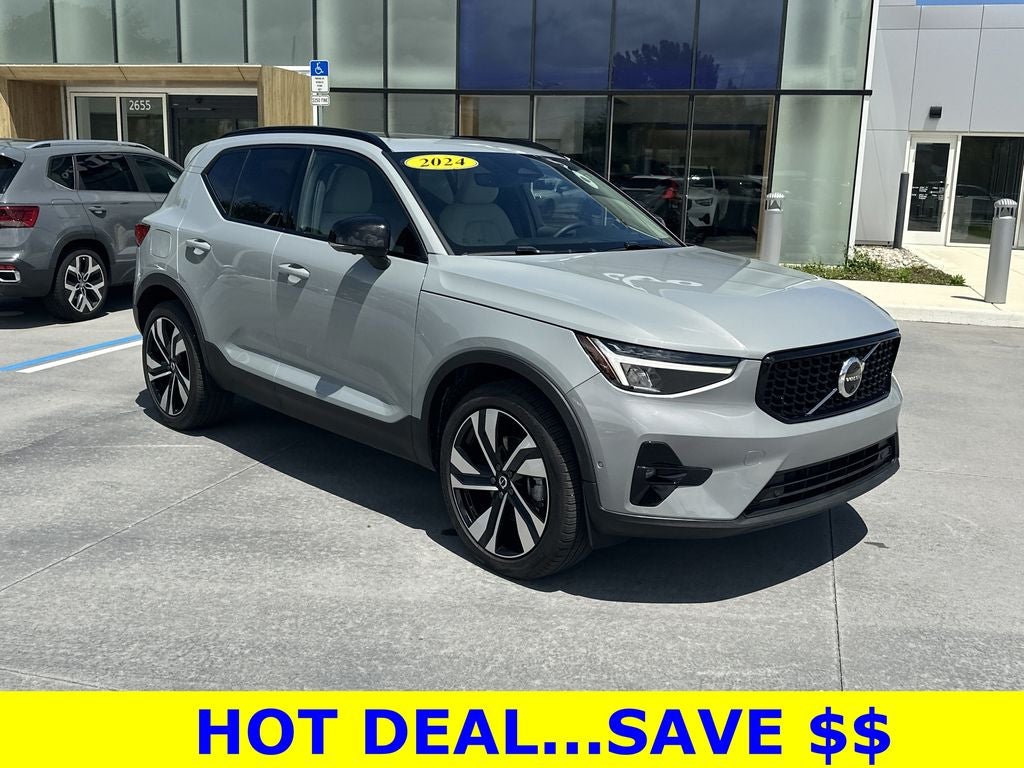 2024 Volvo XC40 B5 Plus Dark Theme
