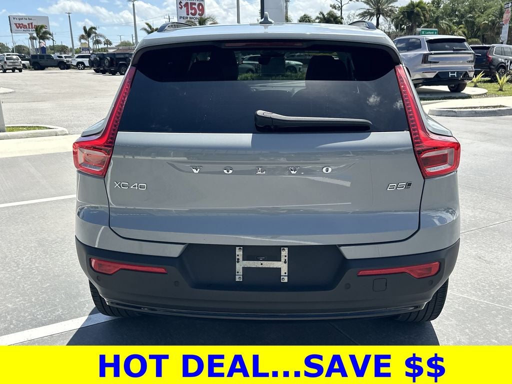 2024 Volvo XC40 B5 Plus Dark Theme