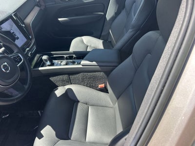 2023 Volvo XC60 B5 Plus Dark Theme