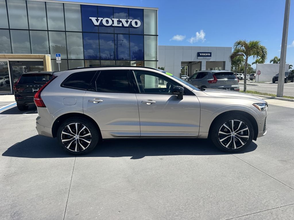 2023 Volvo XC60 B5 Plus Dark Theme