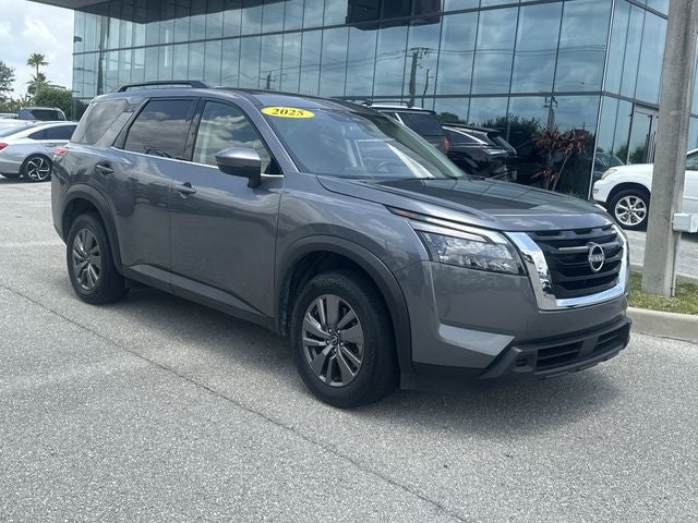 2025 Nissan Pathfinder SV