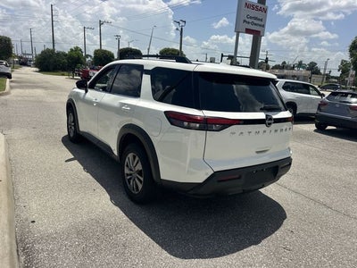 2025 Nissan Pathfinder SV