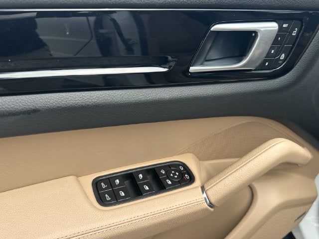 2022 Porsche Cayenne Base