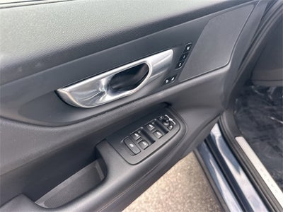 2024 Volvo S60 B5 Core Dark Theme