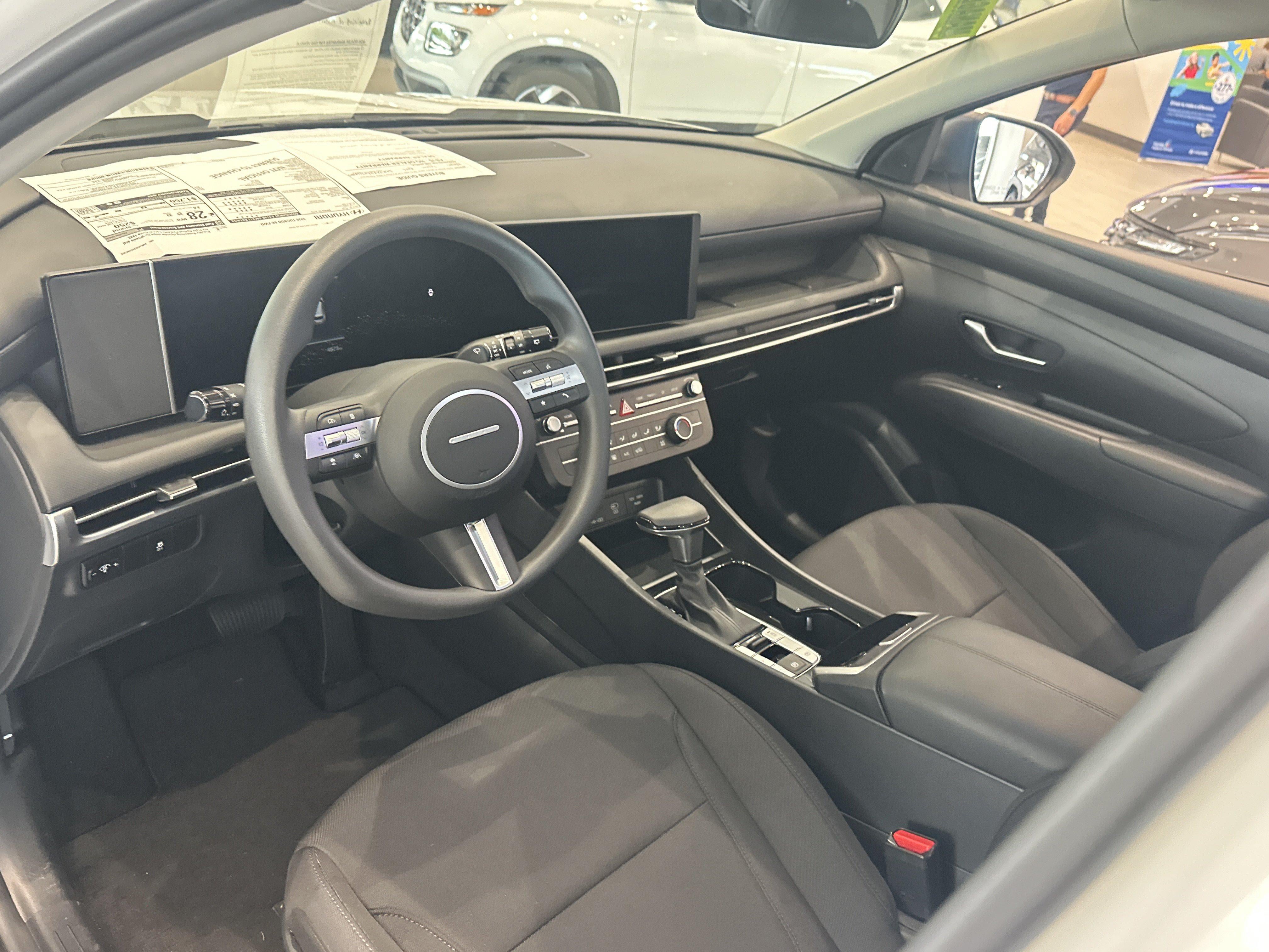 2026 Hyundai TUCSON SE