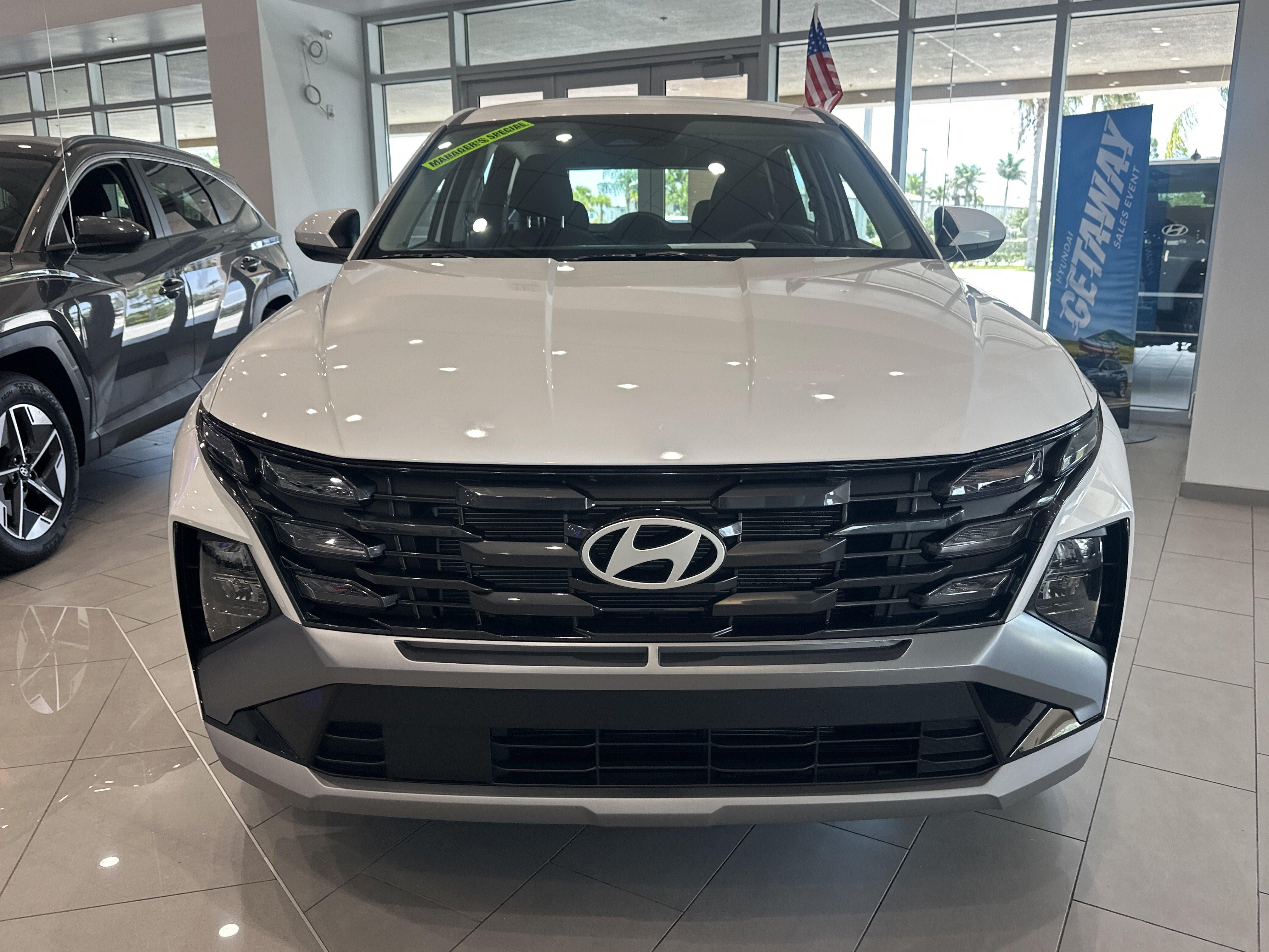 2026 Hyundai TUCSON SE