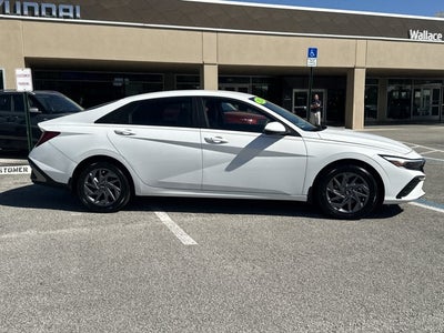 2024 Hyundai ELANTRA SEL