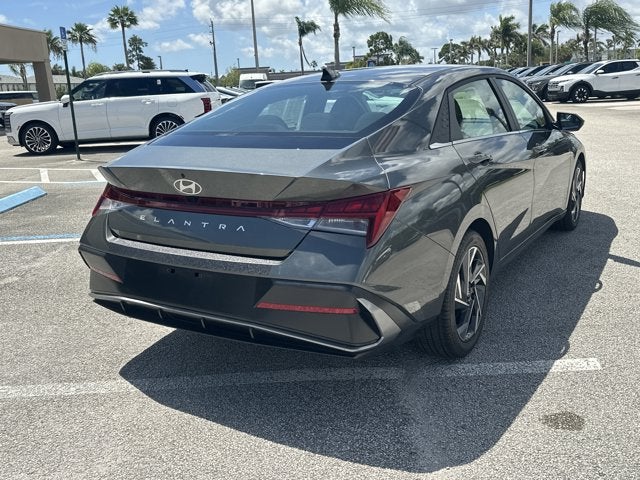 2025 Hyundai Elantra SEL - Photo 6