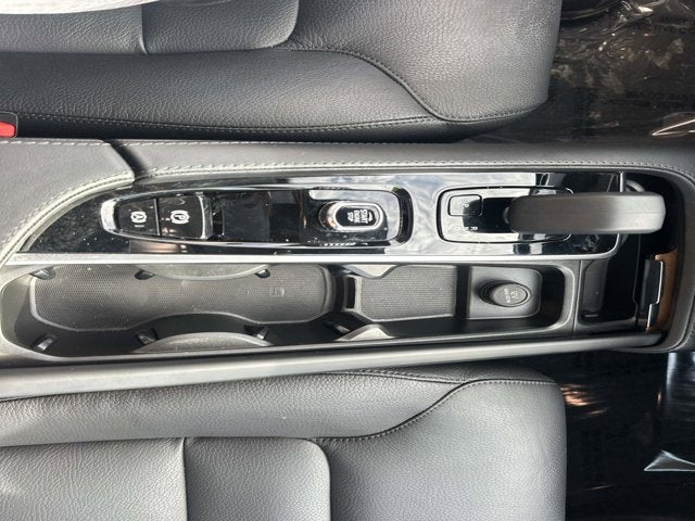 2024 Volvo XC90 Recharge Plug-In Hybrid Plus Bright Theme