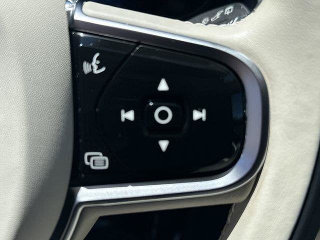 2023 Volvo XC60 Plus Bright Theme