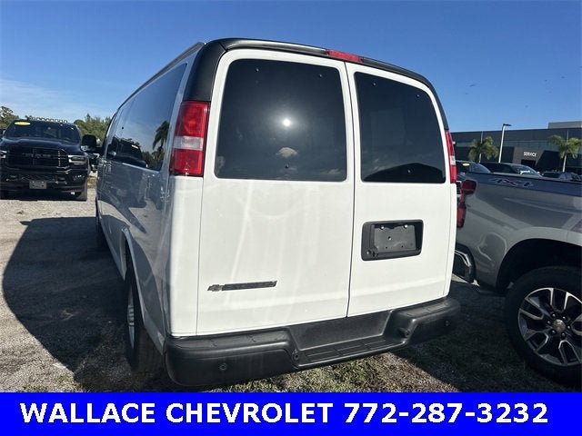 2022 Chevrolet Express Passenger 3500 1LS