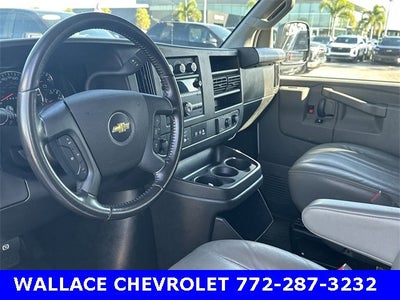 2022 Chevrolet Express Passenger 3500 1LS
