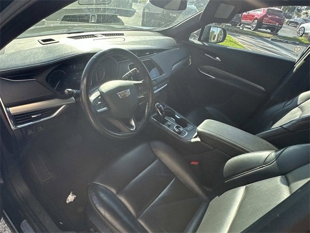 2023 Cadillac XT4 Premium Luxury